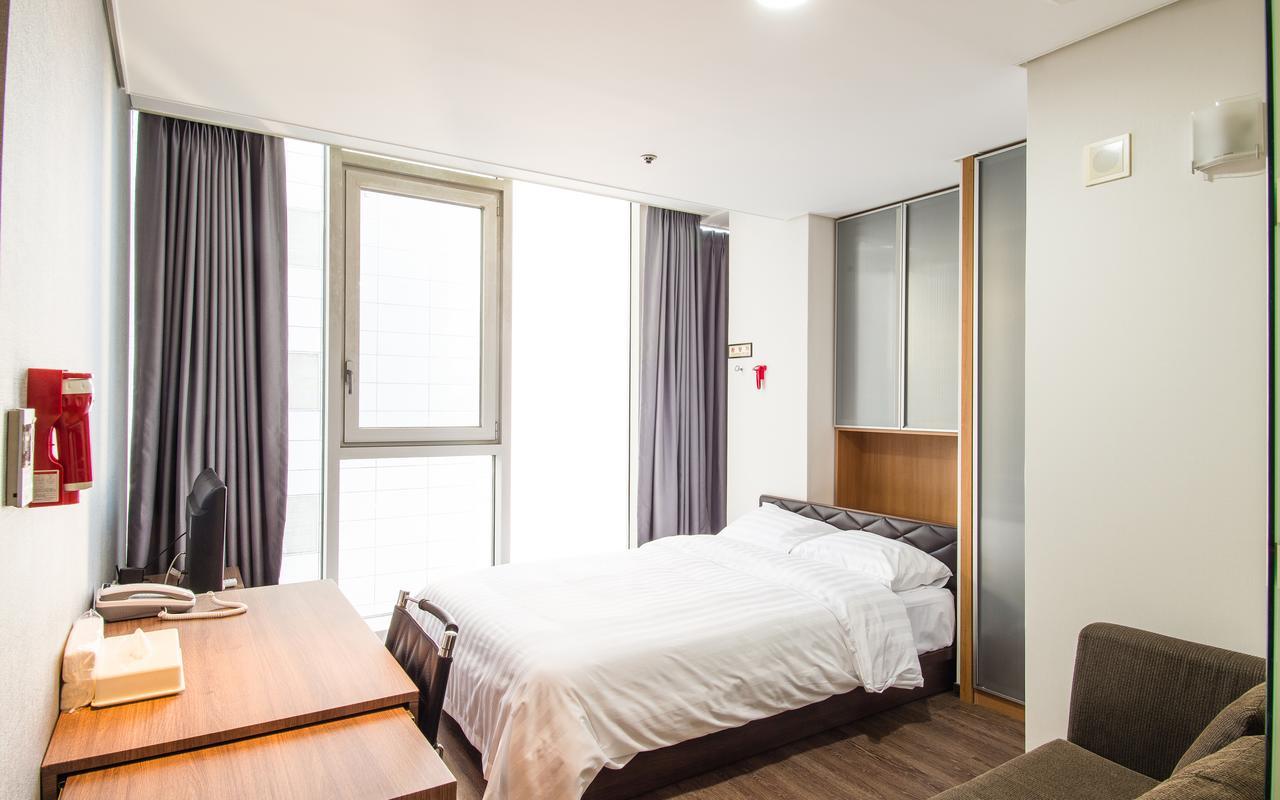 Hotel Arinus Shinchon Seoel Buitenkant foto