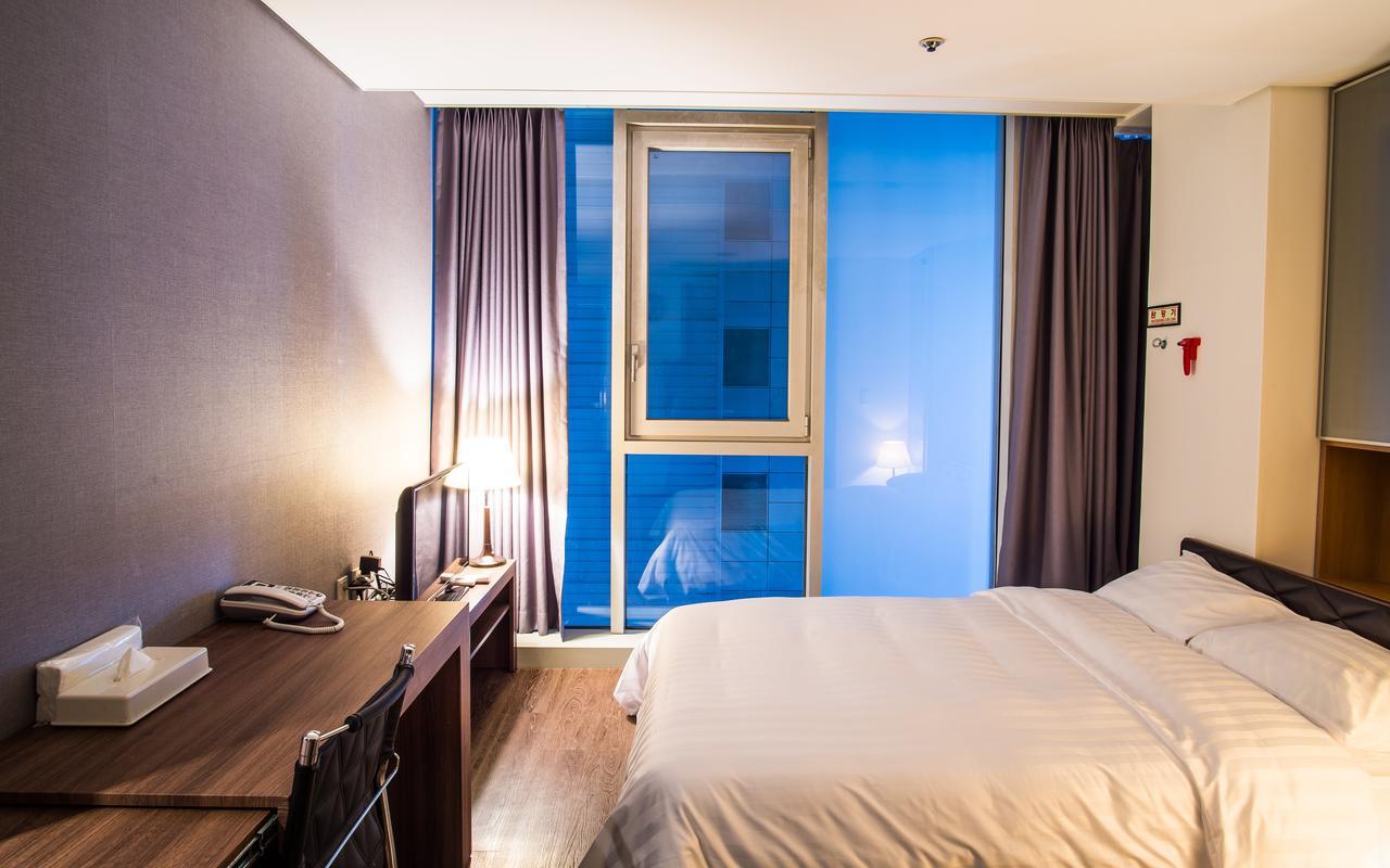 Hotel Arinus Shinchon Seoel Buitenkant foto
