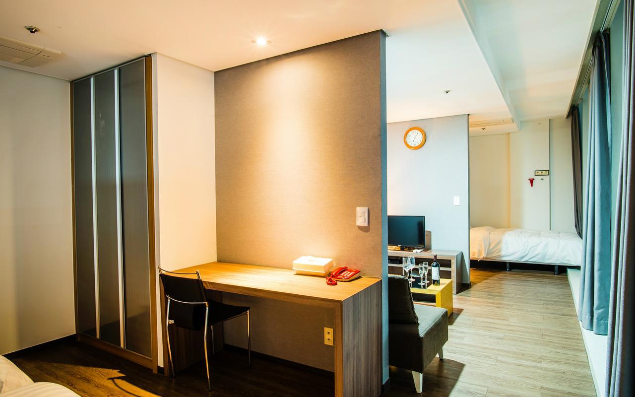 Hotel Arinus Shinchon Seoel Buitenkant foto