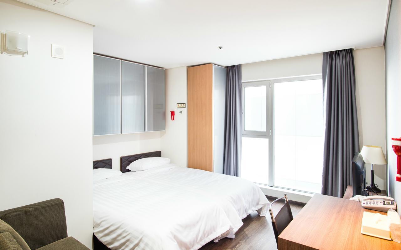 Hotel Arinus Shinchon Seoel Buitenkant foto