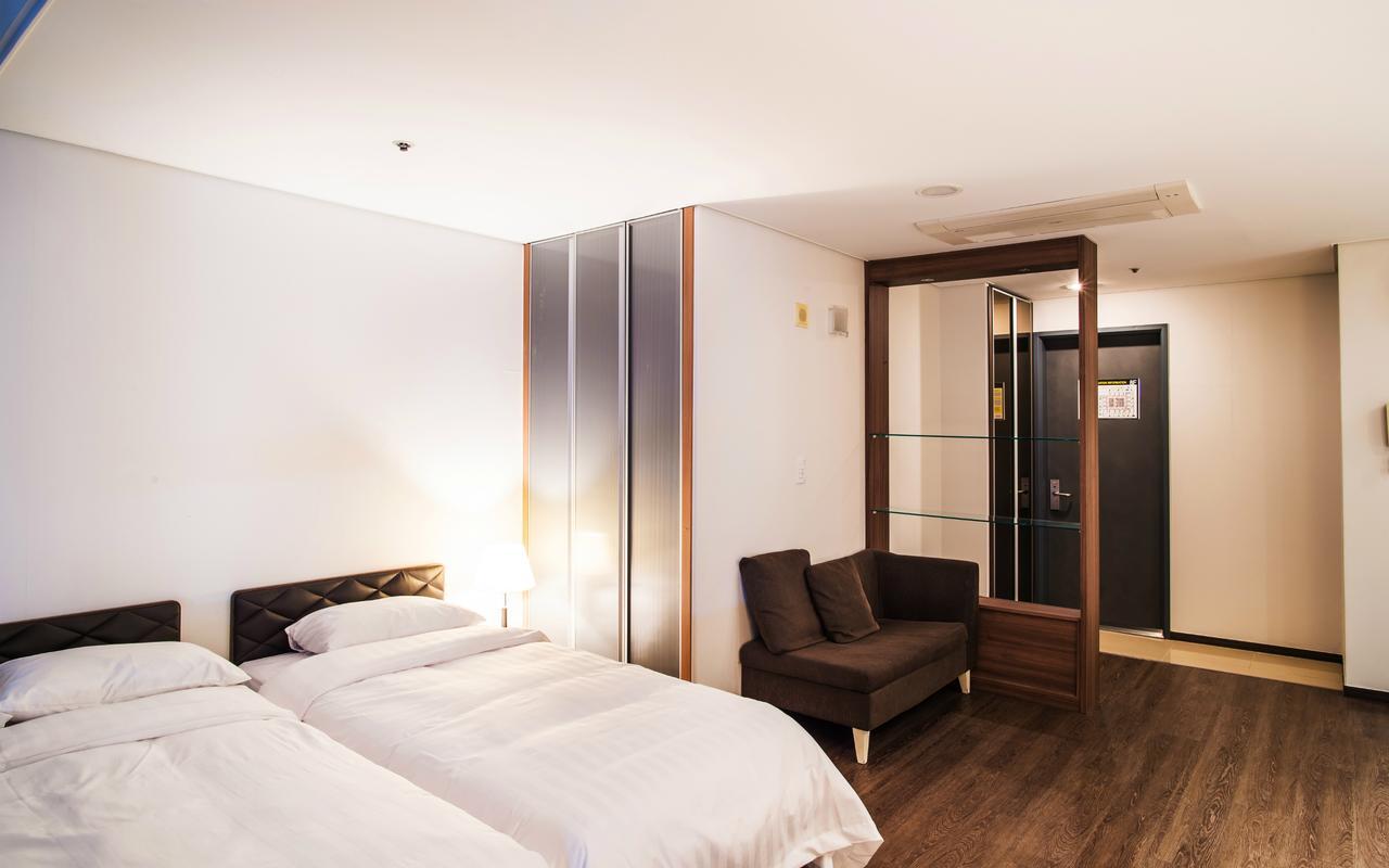 Hotel Arinus Shinchon Seoel Buitenkant foto